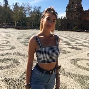 Meet your Posher, Dahlia